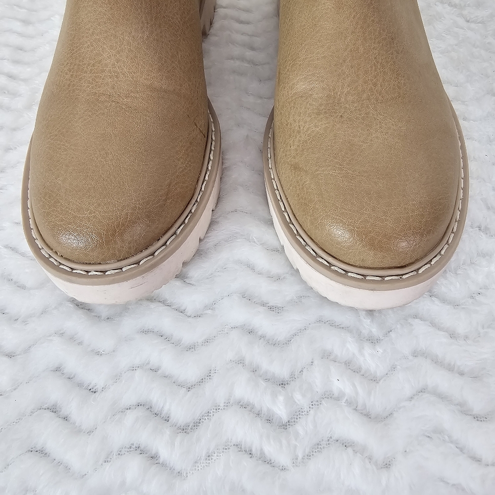 Dolce Vita Padua Taupe Chain-Trim Lug Sole Ankle Boots Size 6 - Picture 6 of 12